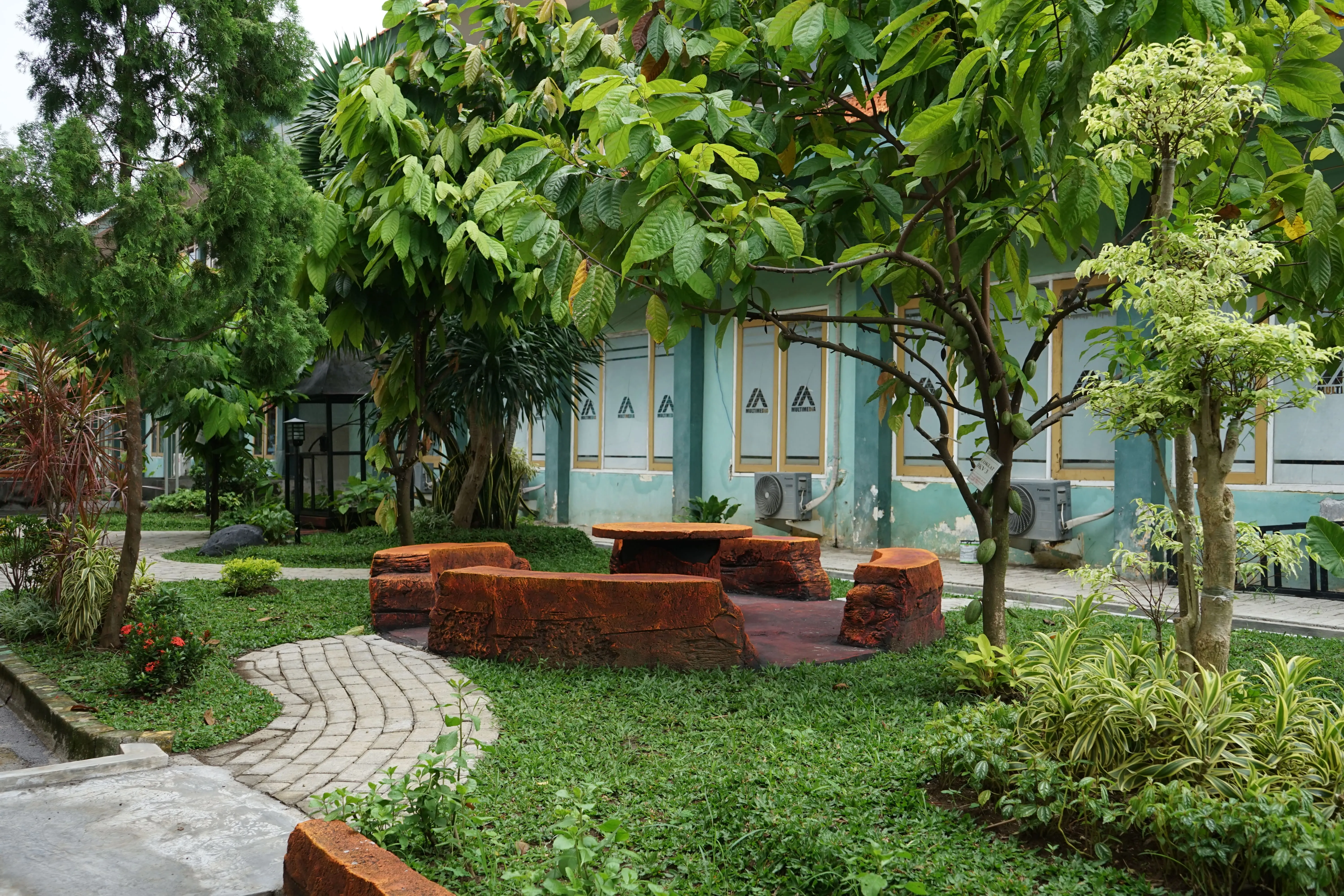 Laboratorium & Bengkel